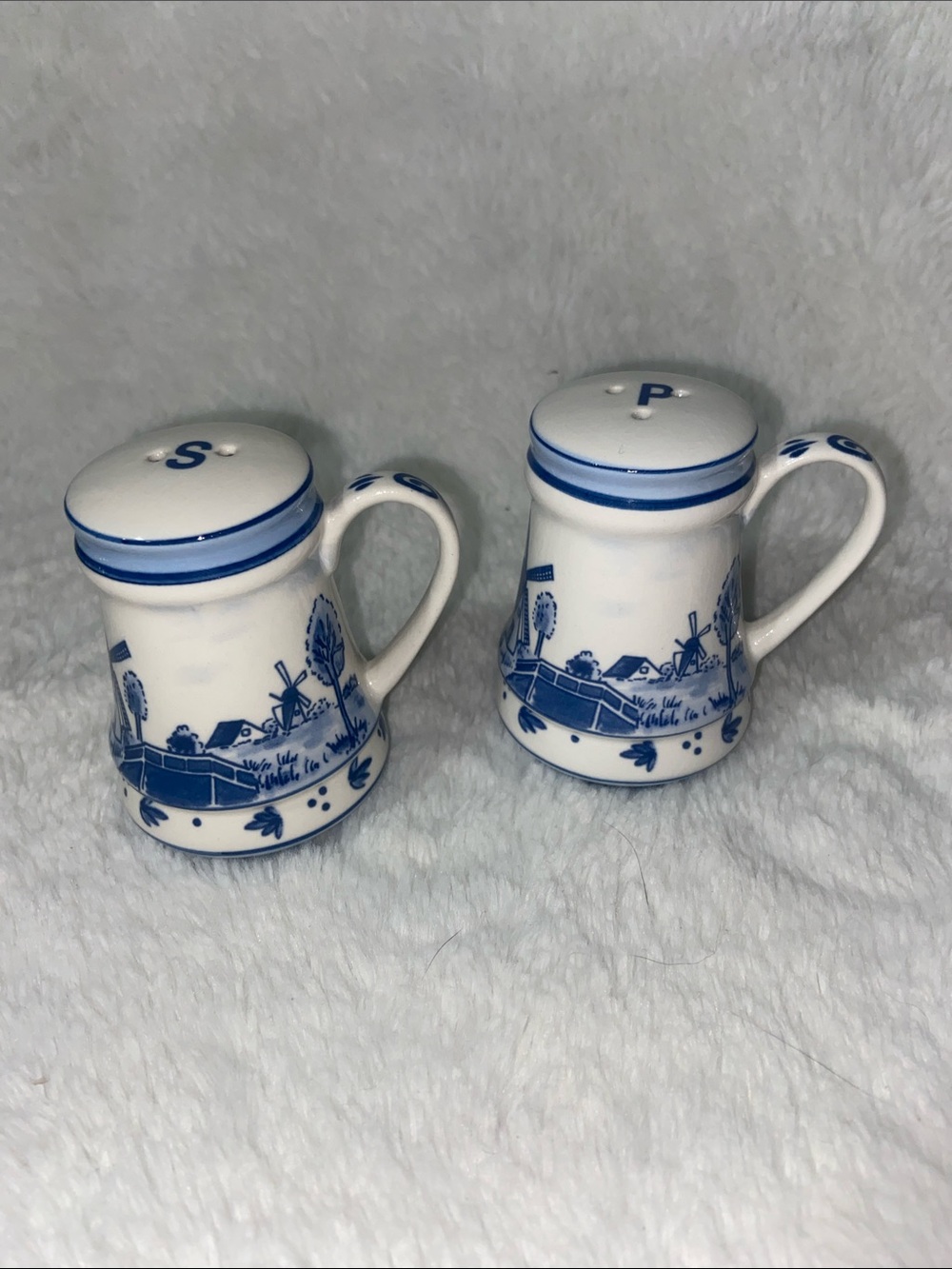 Delfts Holland Blue hand-crafted salt and pepper shakers